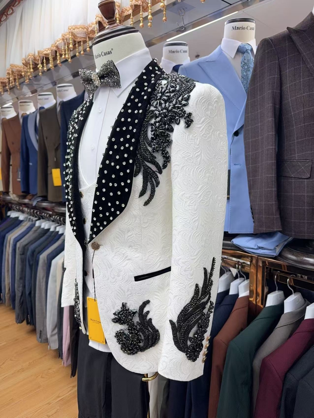 On Sale Luxurious Shawl Lapel  - Men Formal Wear Sale recensione e prezzo