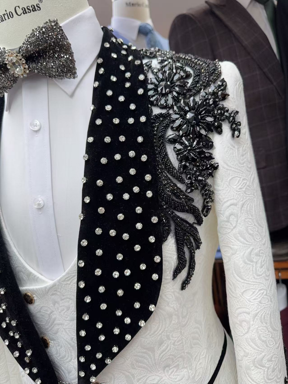 On Sale Luxurious Shawl Lapel  - Men Formal Wear Sale recensione e prezzo